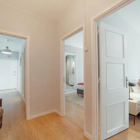 Bright & Stylish Near Parque Da By Vacationy דירה *