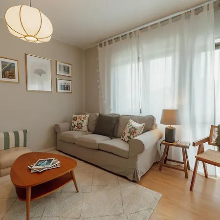Bright & Stylish Near Parque Da By Vacationy アパート