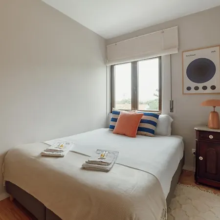 Bright & Stylish Near Parque Da By Vacationy * ポルト